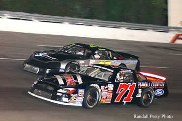 Nashville favorite # 71 Joe Buford makes pass on # 27 Lee Tissott on his way to a 2nd place finish.